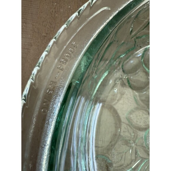 Libbey Orchard Fruit Green Glass 3 qt Embossed Round Casserole Baking Dish Nolid - Picture 3 of 4